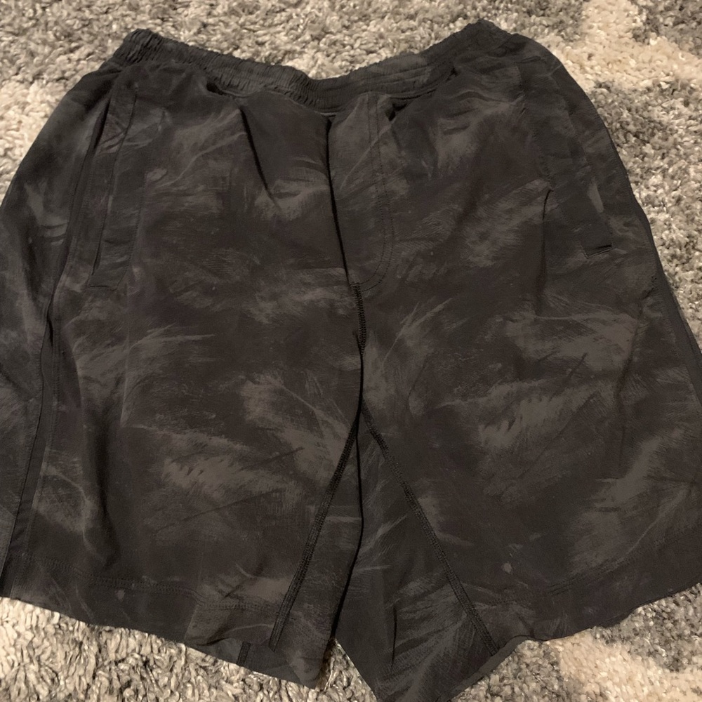 Black and Grey Design Lululemon Men’s Shorts Size L